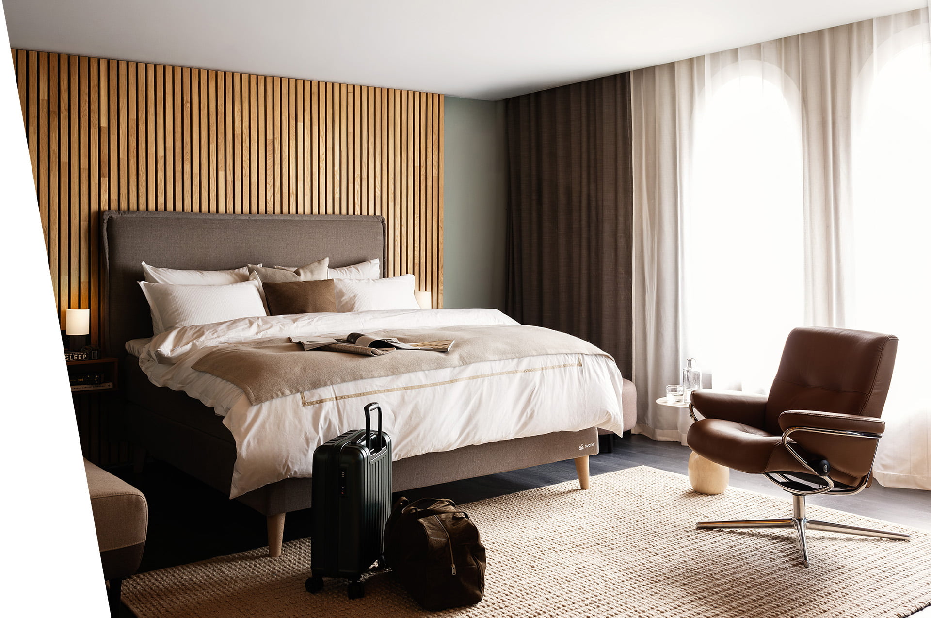 Svane bed in a hotel room