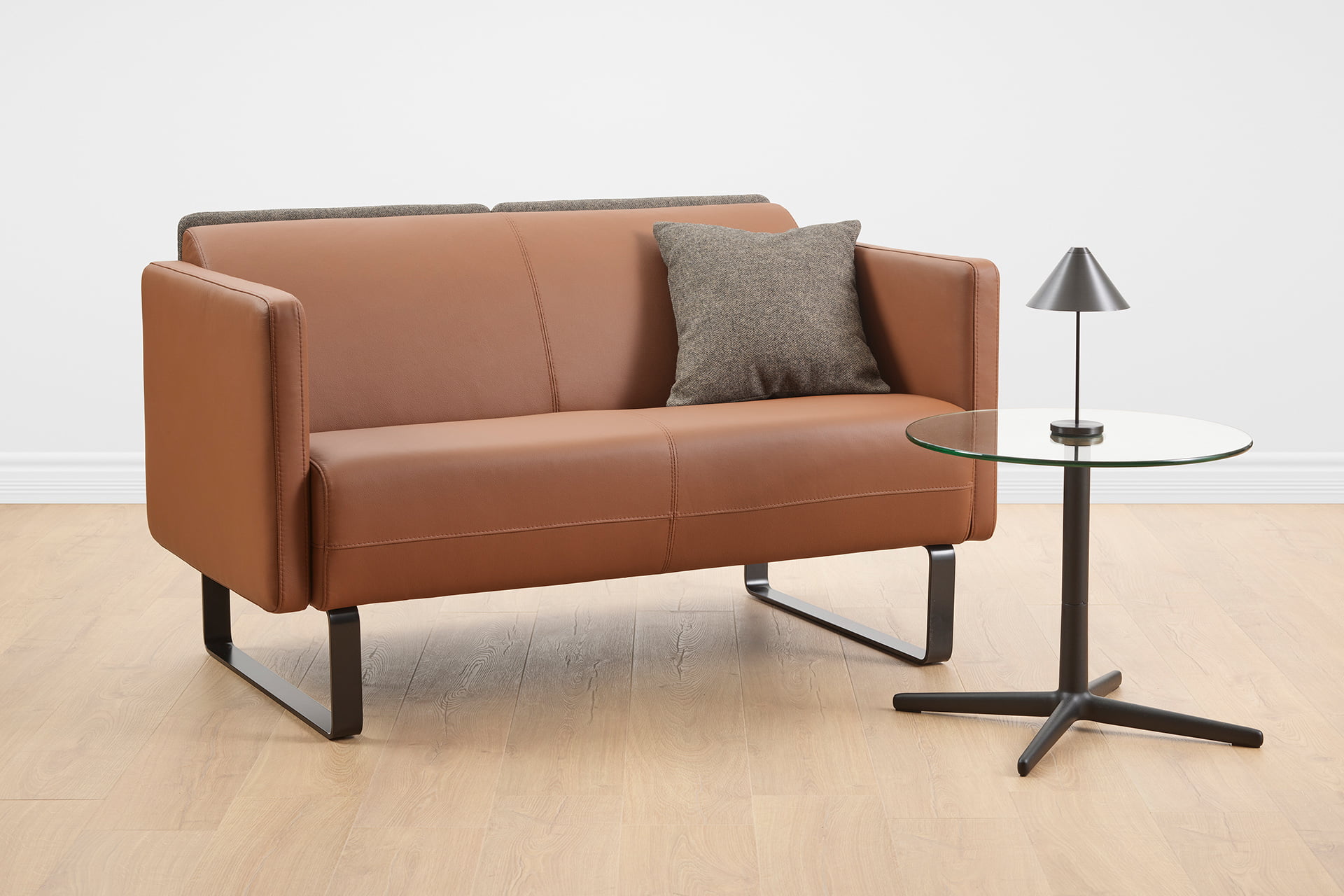 Ekornes Frende 2-seat sofa in leather cognac