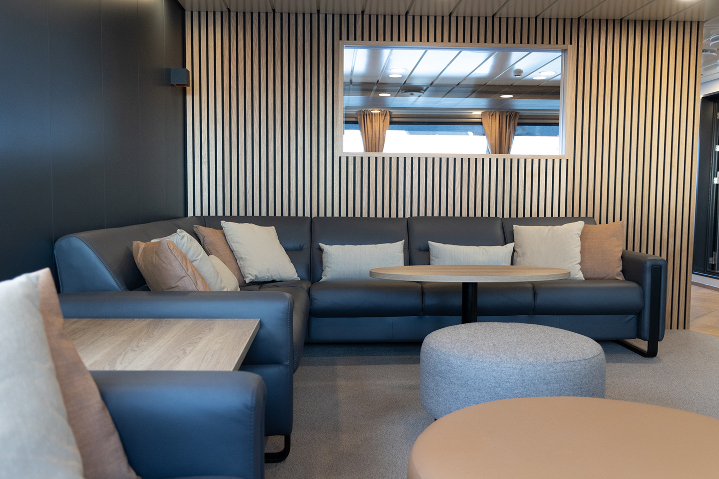 Stressless sofa on board Ginneton