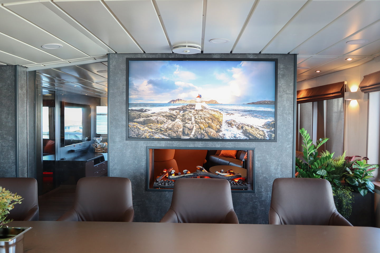 MS Gollenes with Stressless dining furniture