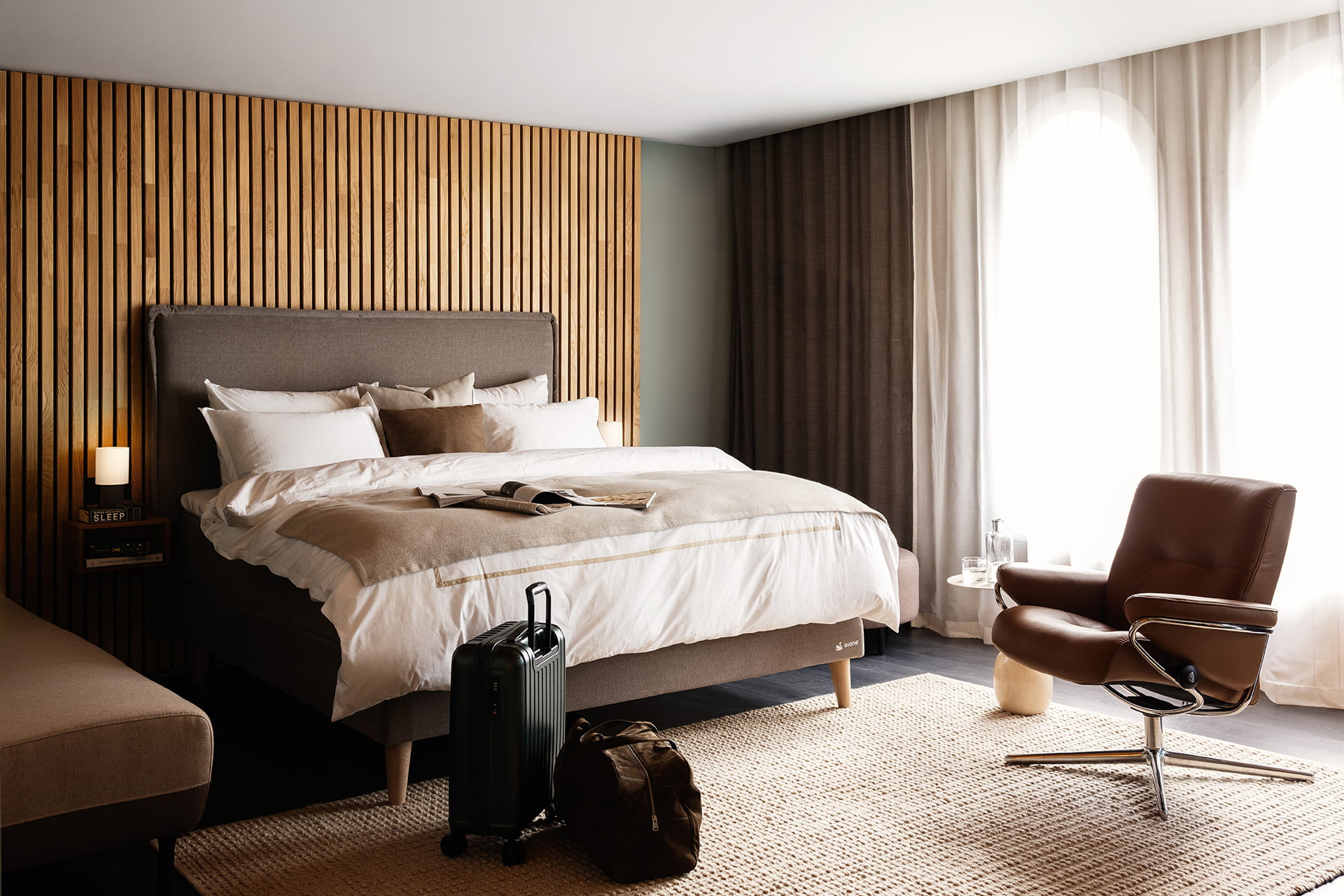 Svane bed in hotel room
